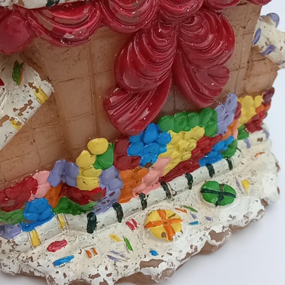 Vintage Gingerbread House Large Candle - Picture 6 of 16